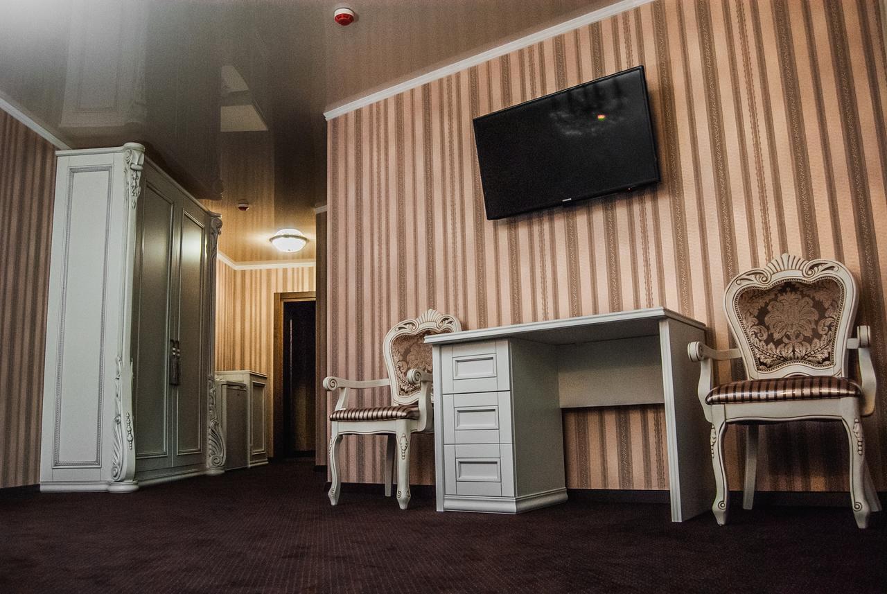 Aristokrat Hotell Vinnytsia Exteriör bild