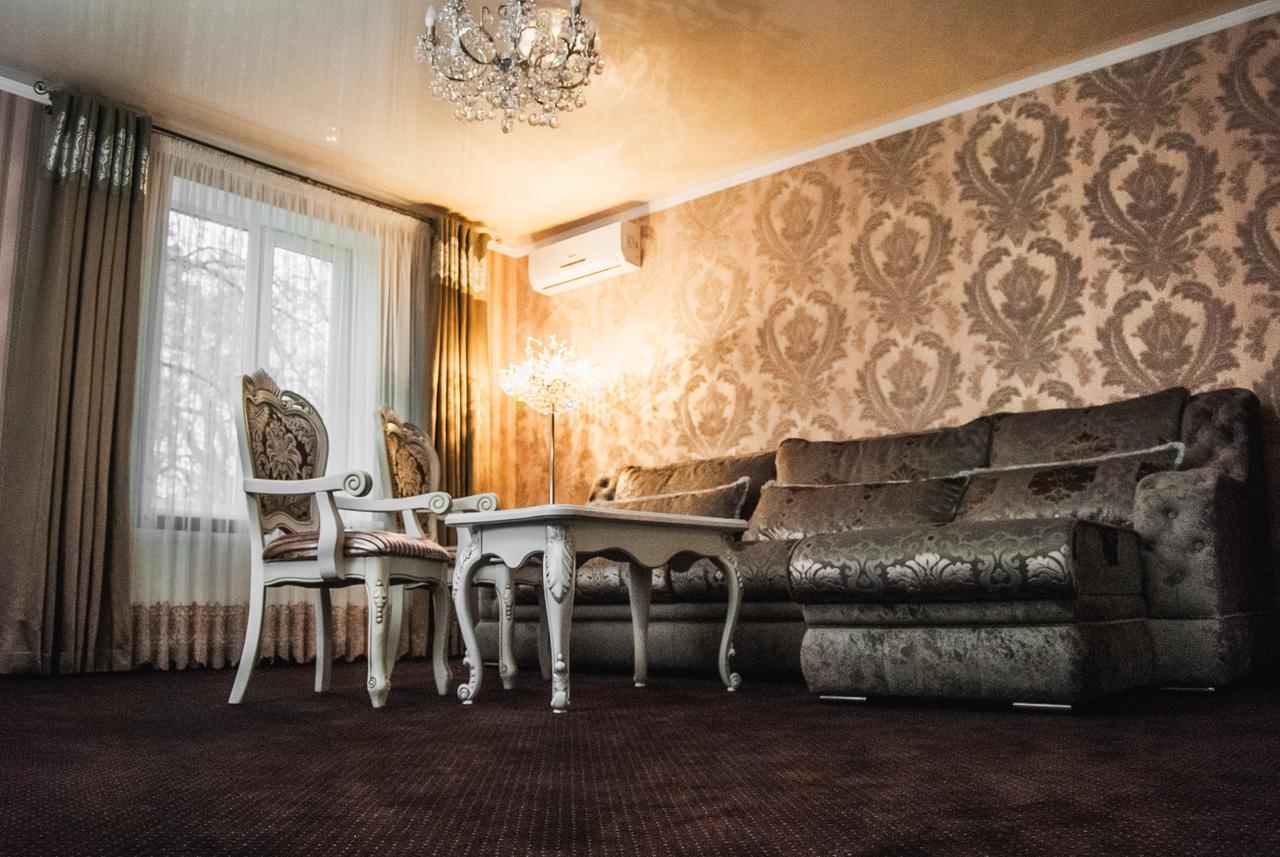 Aristokrat Hotell Vinnytsia Exteriör bild