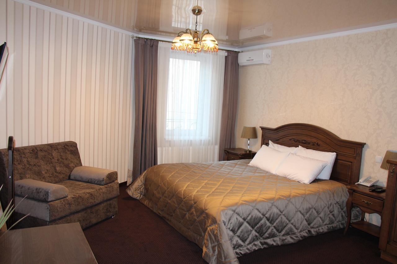 Aristokrat Hotell Vinnytsia Exteriör bild