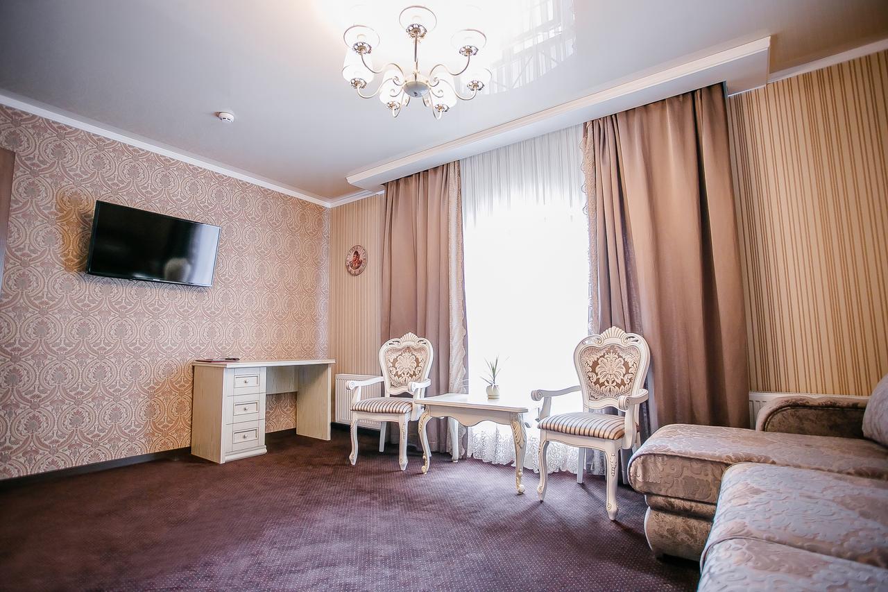 Aristokrat Hotell Vinnytsia Exteriör bild