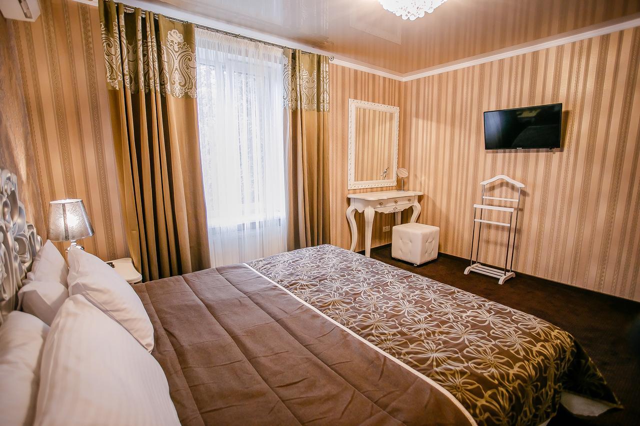 Aristokrat Hotell Vinnytsia Exteriör bild