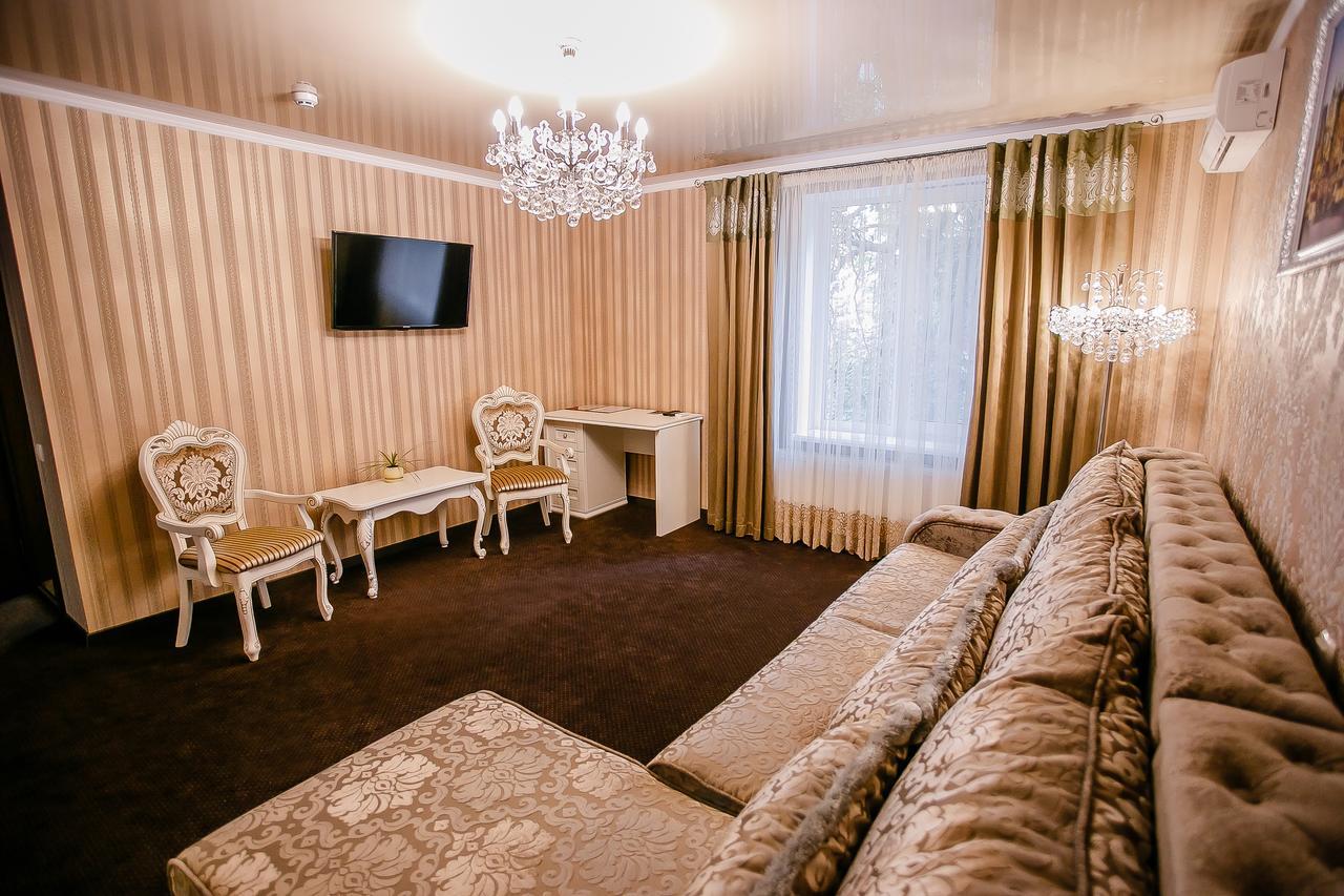 Aristokrat Hotell Vinnytsia Exteriör bild